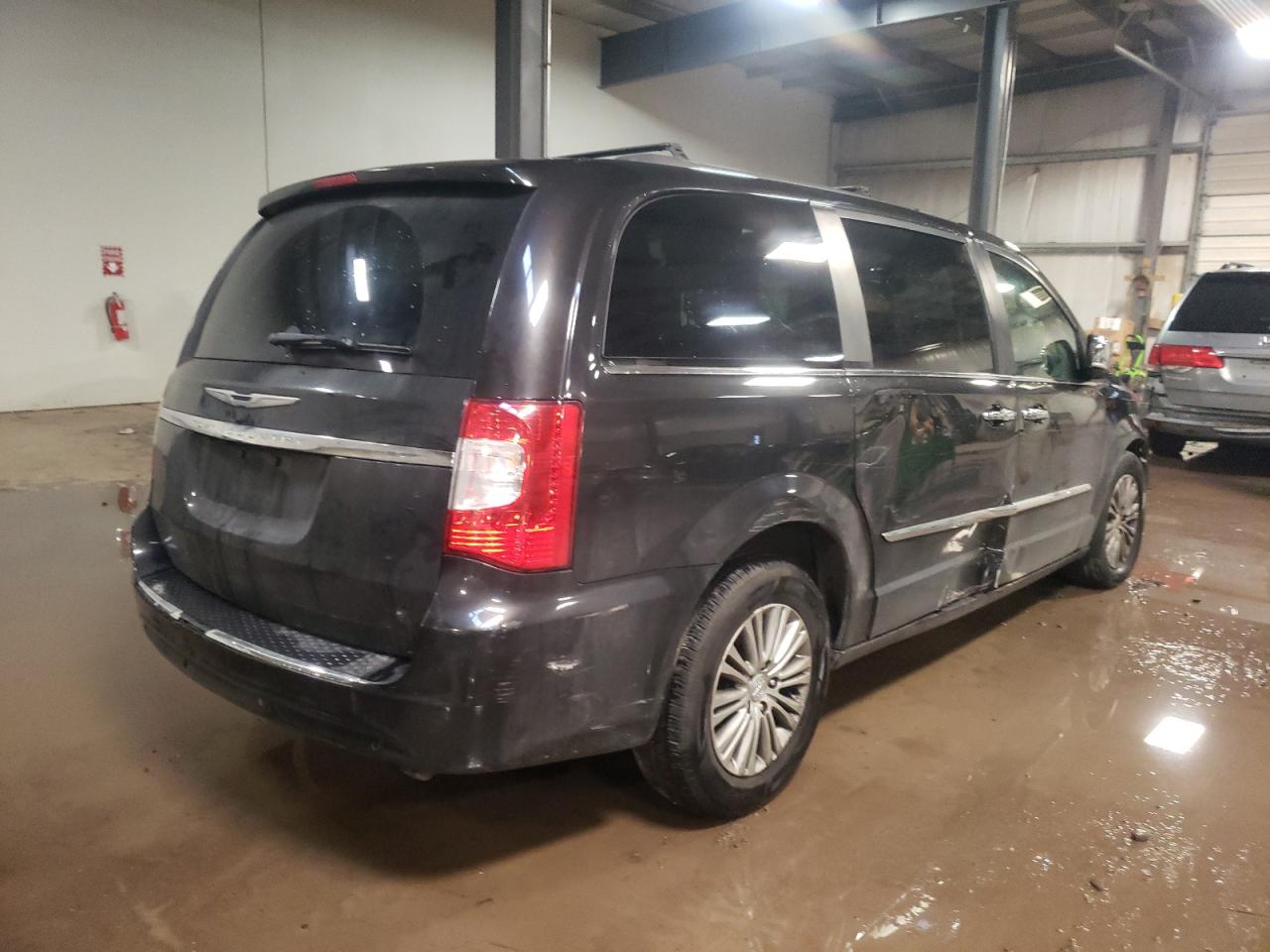 Photo 4 from auction – 2014 CHRYSLER TOWN & COU with VIN 2C4RC1CG2ER373454