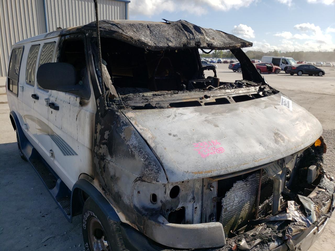 Photo 9 from auction – 1999 DODGE RAM VAN B1 with VIN 2B6HB11Y0XK562694