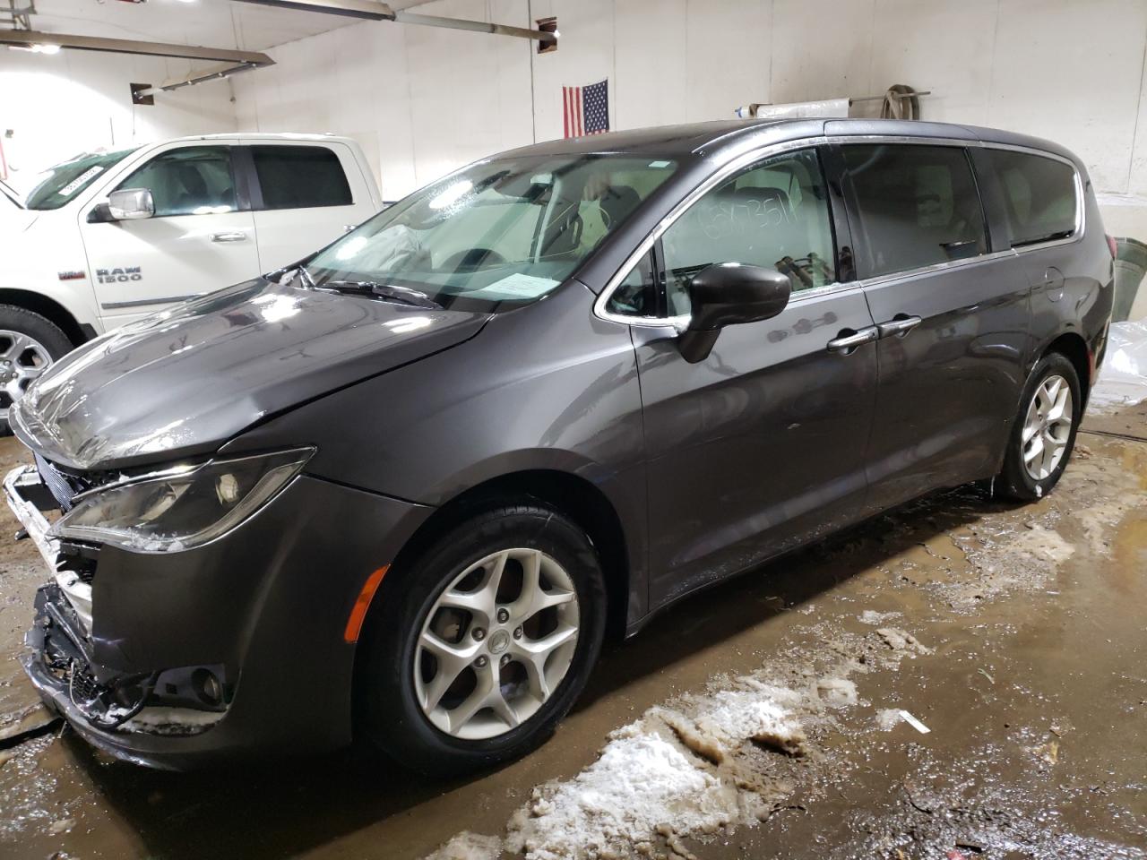 Photo 2 from auction – 2018 CHRYSLER PACIFICA T with VIN 2C4RC1FG6JR122975