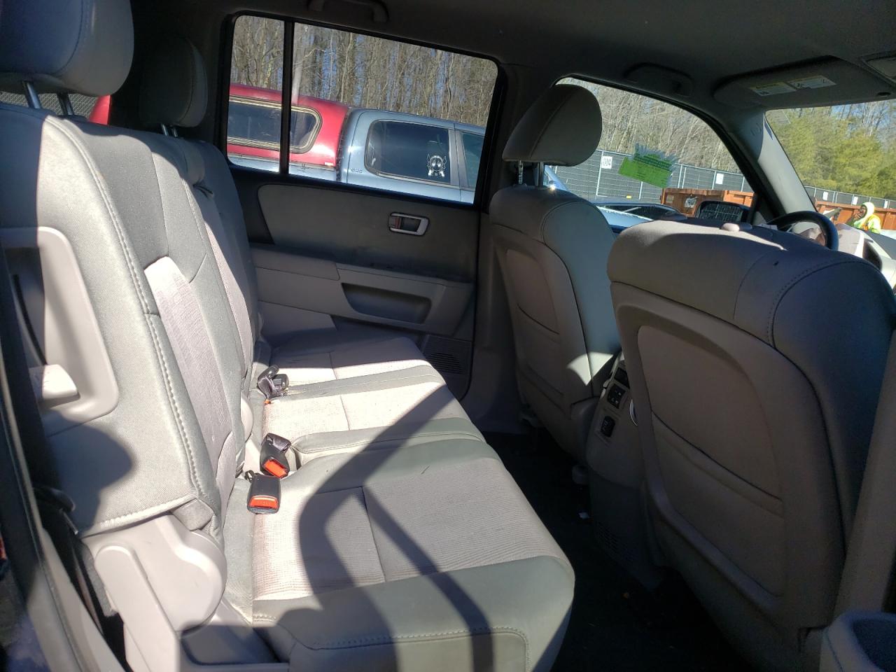 Photo 6 from auction – 2015 HONDA PILOT EX with VIN 5FNYF4H40FB016869