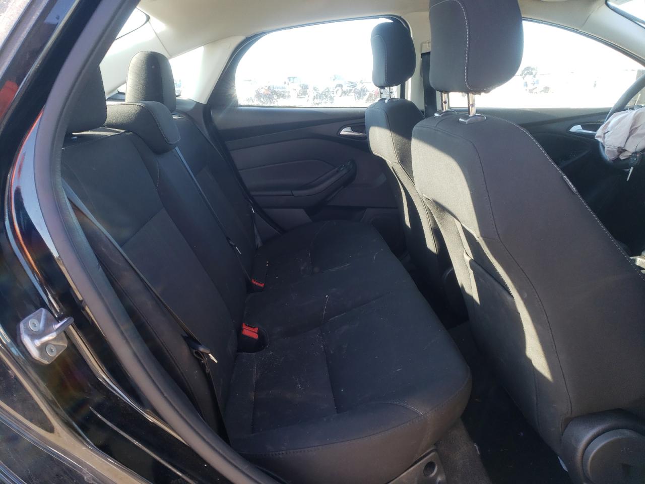 Photo 6 from auction – 2018 FORD FOCUS SE with VIN 1FADP3FE5JL292140