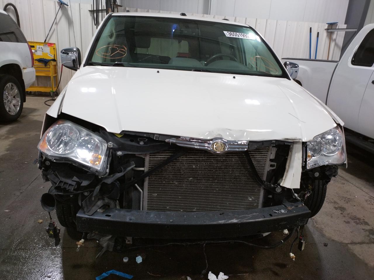 Photo 9 from auction – 2010 CHRYSLER TOWN & COU with VIN 2A4RR5DX4AR149613
