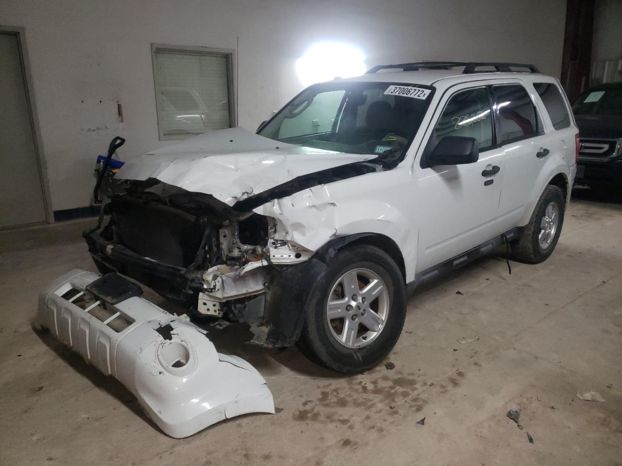 Photo 2 from auction – 2011 FORD ESCAPE XLT with VIN 1FMCU0D79BKB86083