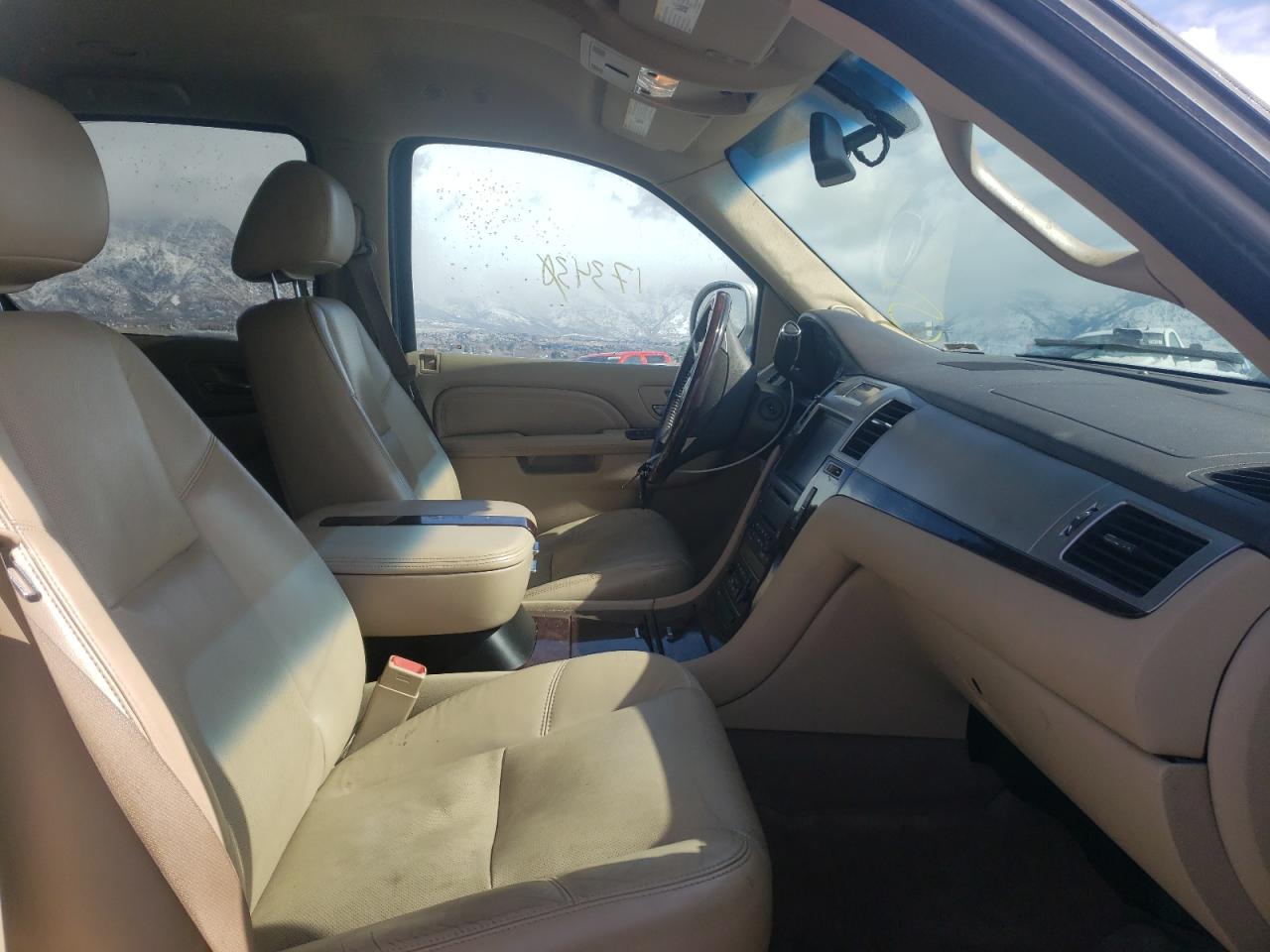 Photo 5 from auction – 2010 CADILLAC ESCALADE with VIN 1GYUKAEFXAR159906