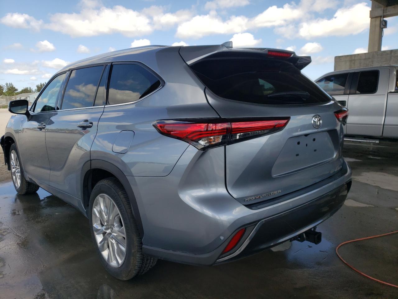 Photo 3 from auction – 2020 TOYOTA HIGHLANDER with VIN 5TDYZRAH7LS009538