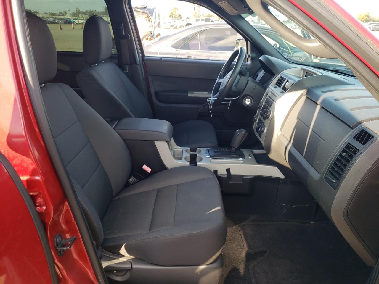 Photo 5 from auction – 2011 FORD ESCAPE XLT with VIN 1FMCU0DG2BKA39099