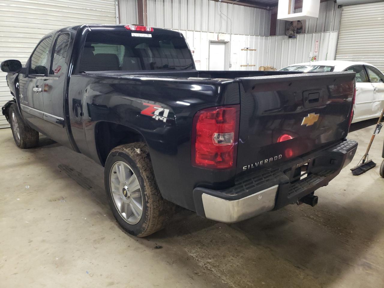 Photo 3 from auction – 2013 CHEVROLET SILVERADO with VIN 1GCRKSE79DZ388561