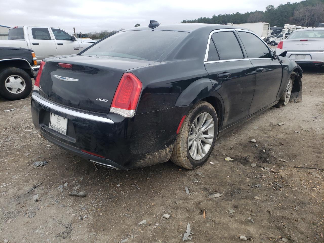 Photo 4 from auction – 2017 CHRYSLER 300 LIMITE with VIN 2C3CCAAG4HH560248