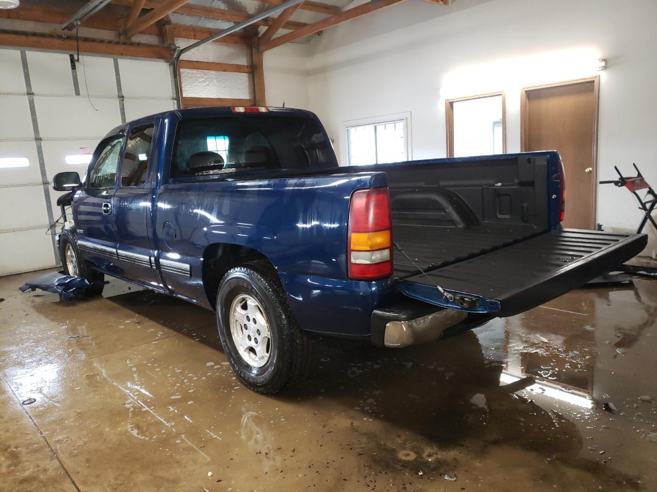 Photo 3 from auction – 2002 CHEVROLET SILVERADO with VIN 2GCEC19W021376330