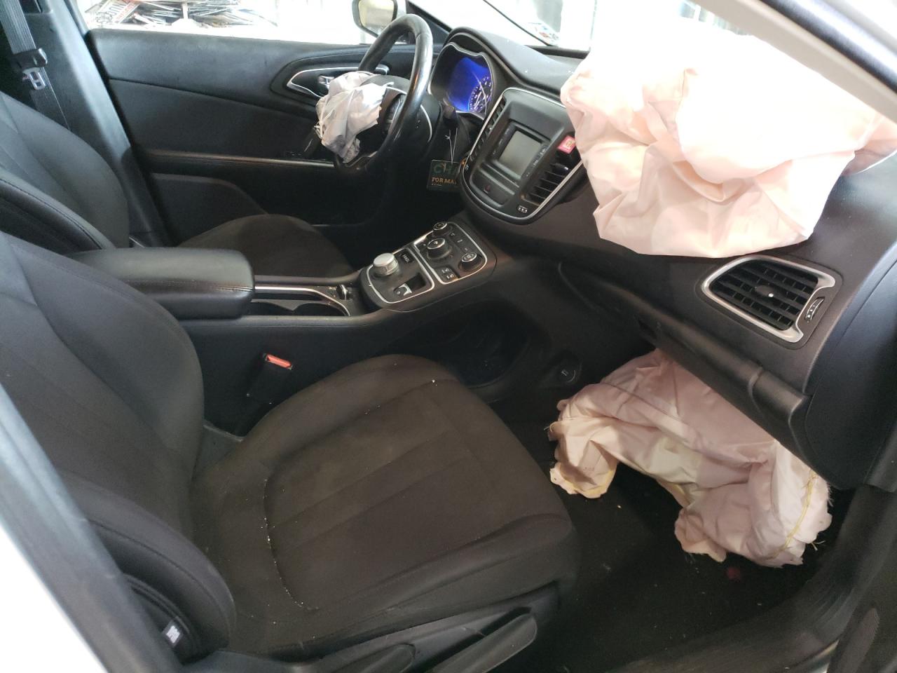 Photo 5 from auction – 2015 CHRYSLER 200 LIMITE with VIN 1C3CCCAB3FN637762