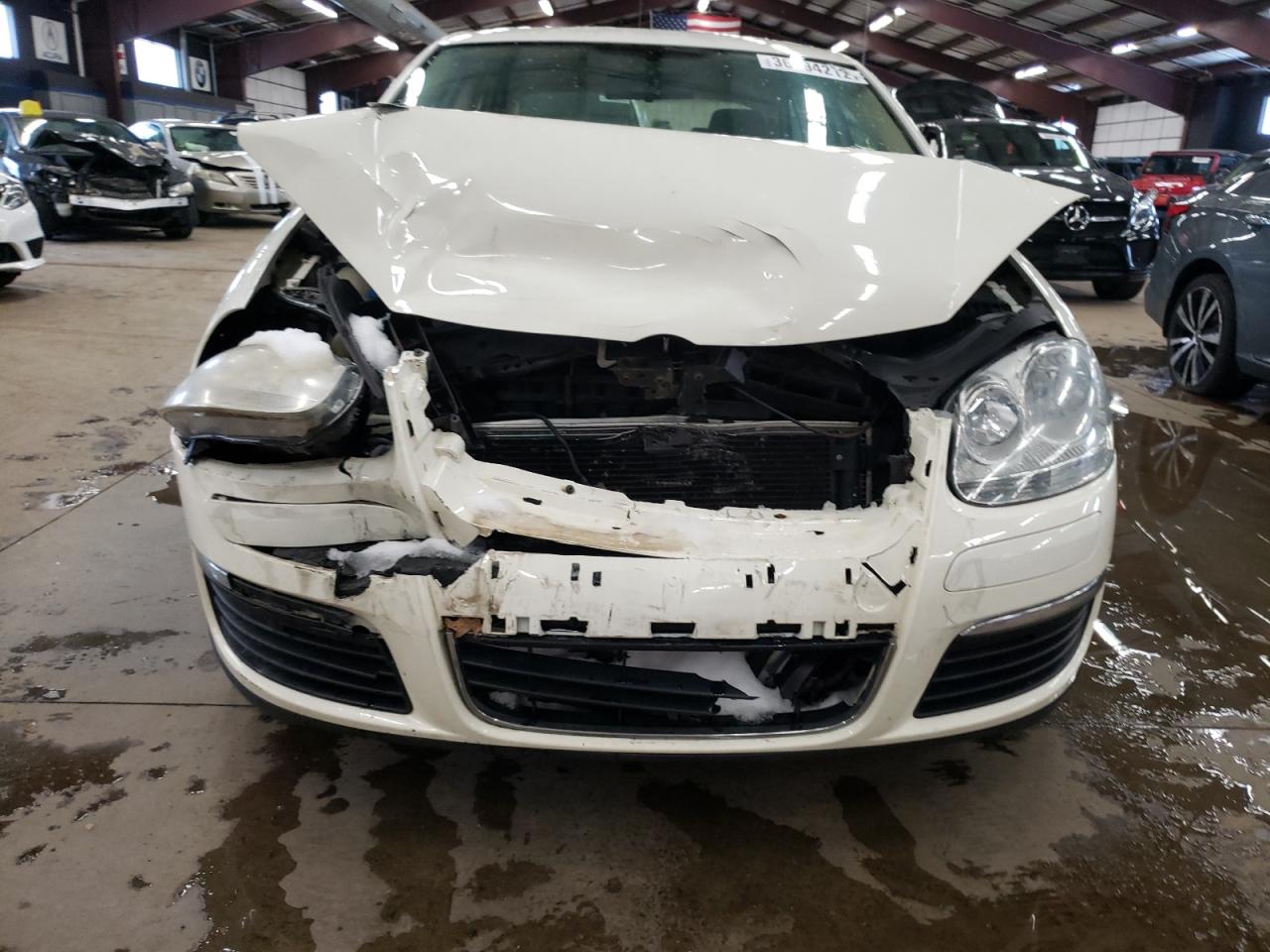 Photo 9 from auction – 2008 VOLKSWAGEN JETTA S with VIN 3VWHM71K28M045706