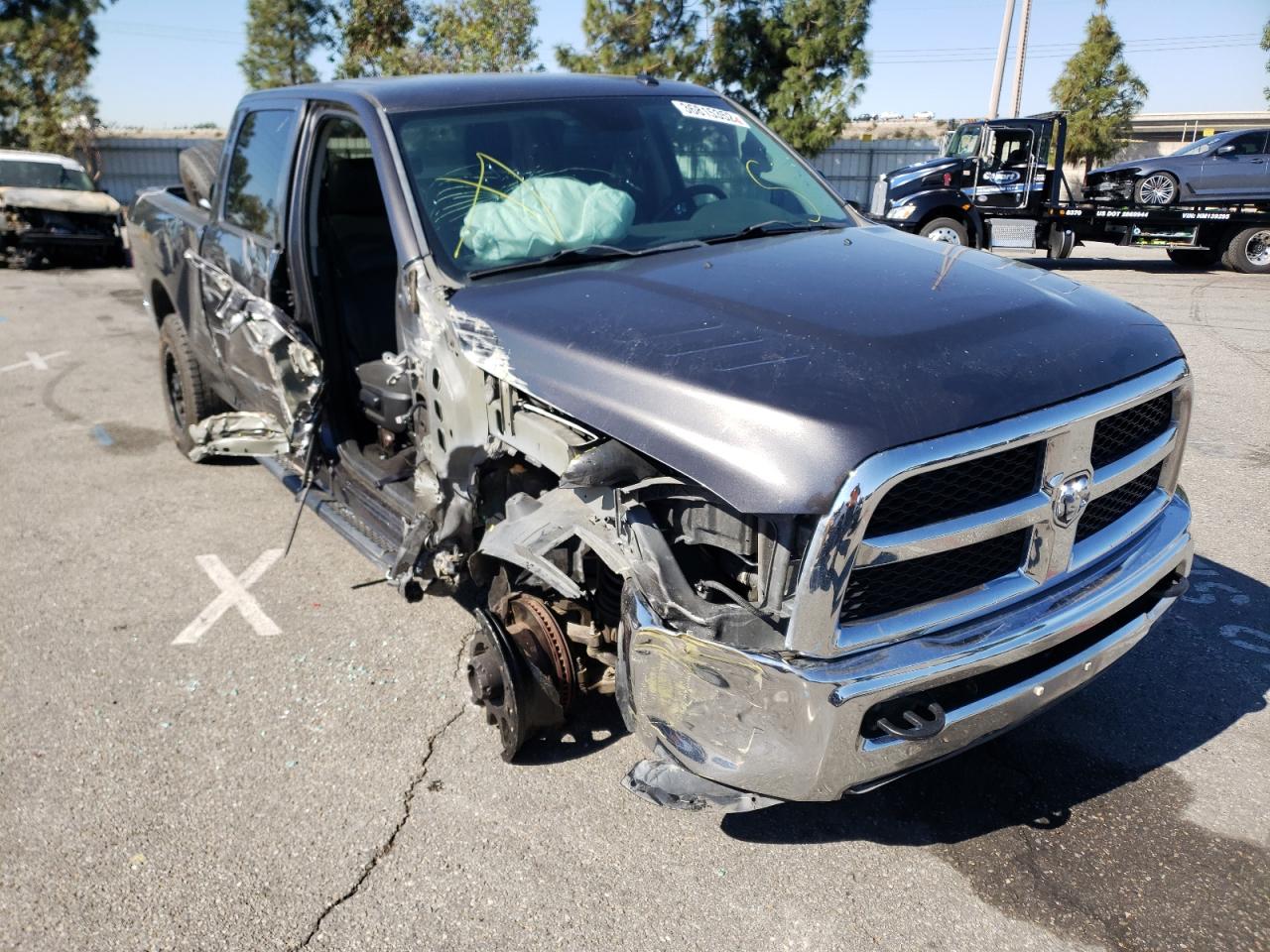 RAM 2500 ST 2016 con VIN 3C6UR5CL3GG120303 - Foto de la subasta