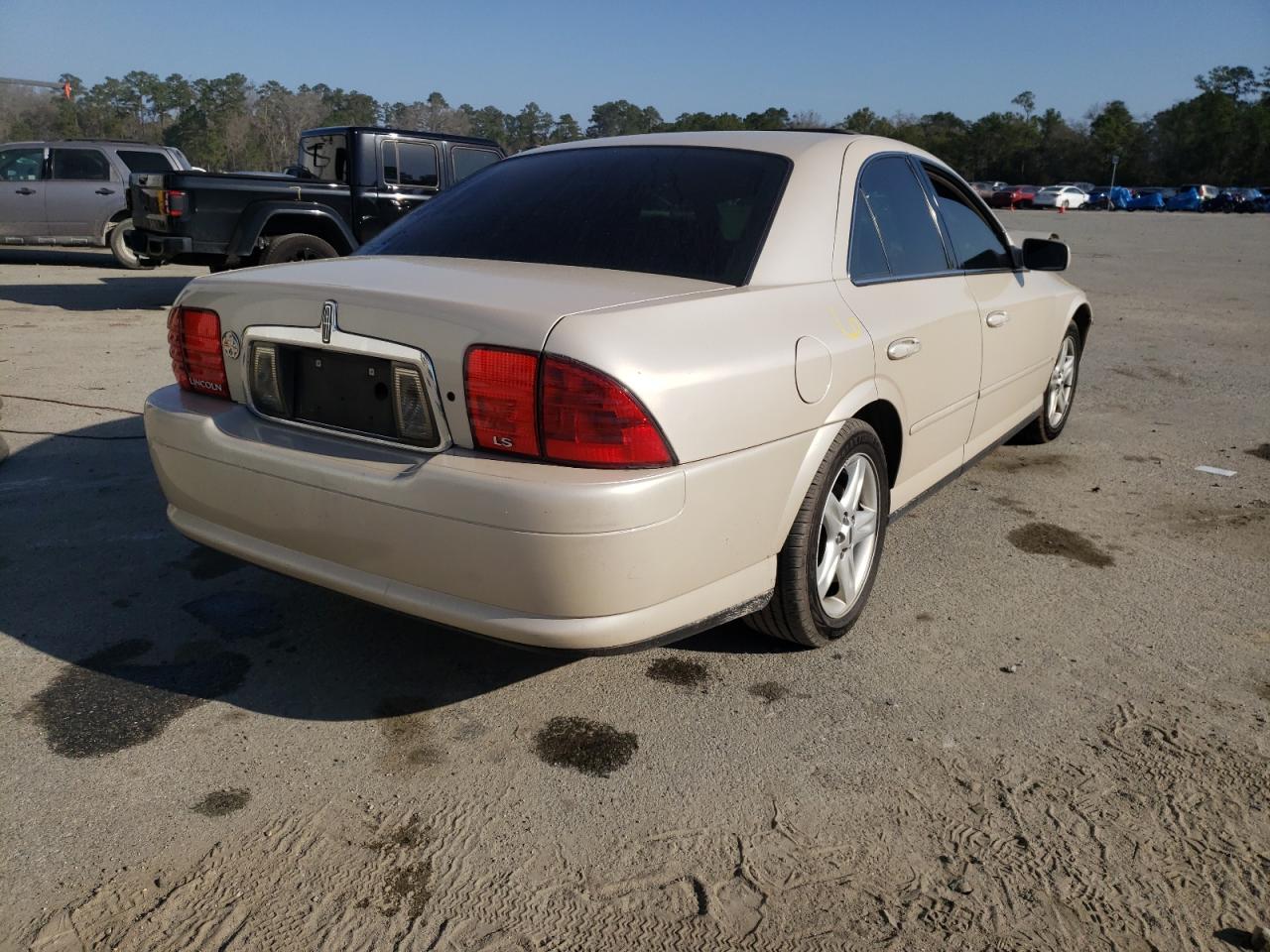 Photo 4 from auction – 2000 LINCOLN LS with VIN 1LNHM87A6YY912161