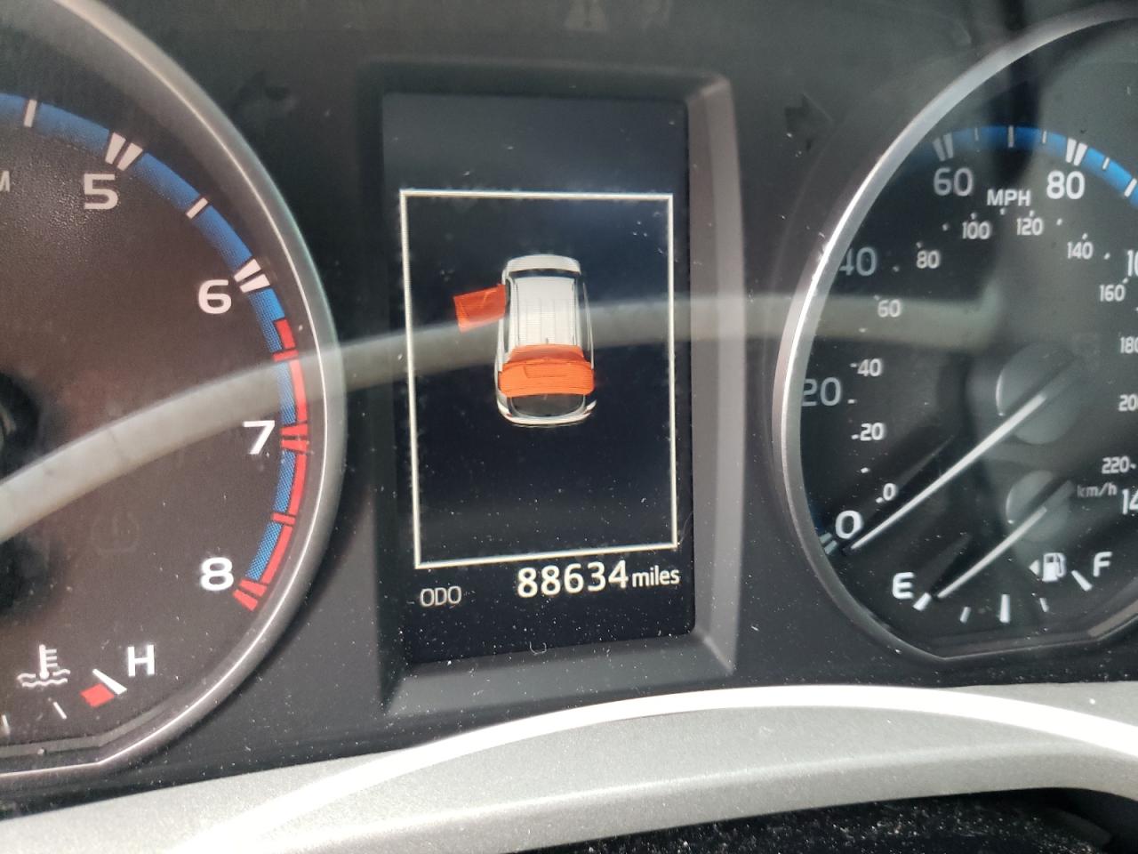 Photo 8 from auction – 2018 TOYOTA RAV4 LE with VIN 2T3ZFREV2JW464807