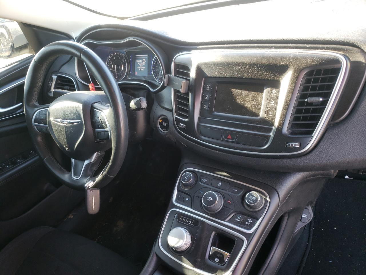 Photo 9 from auction – 2015 CHRYSLER 200 LIMITE with VIN 1C3CCCABXFN716040