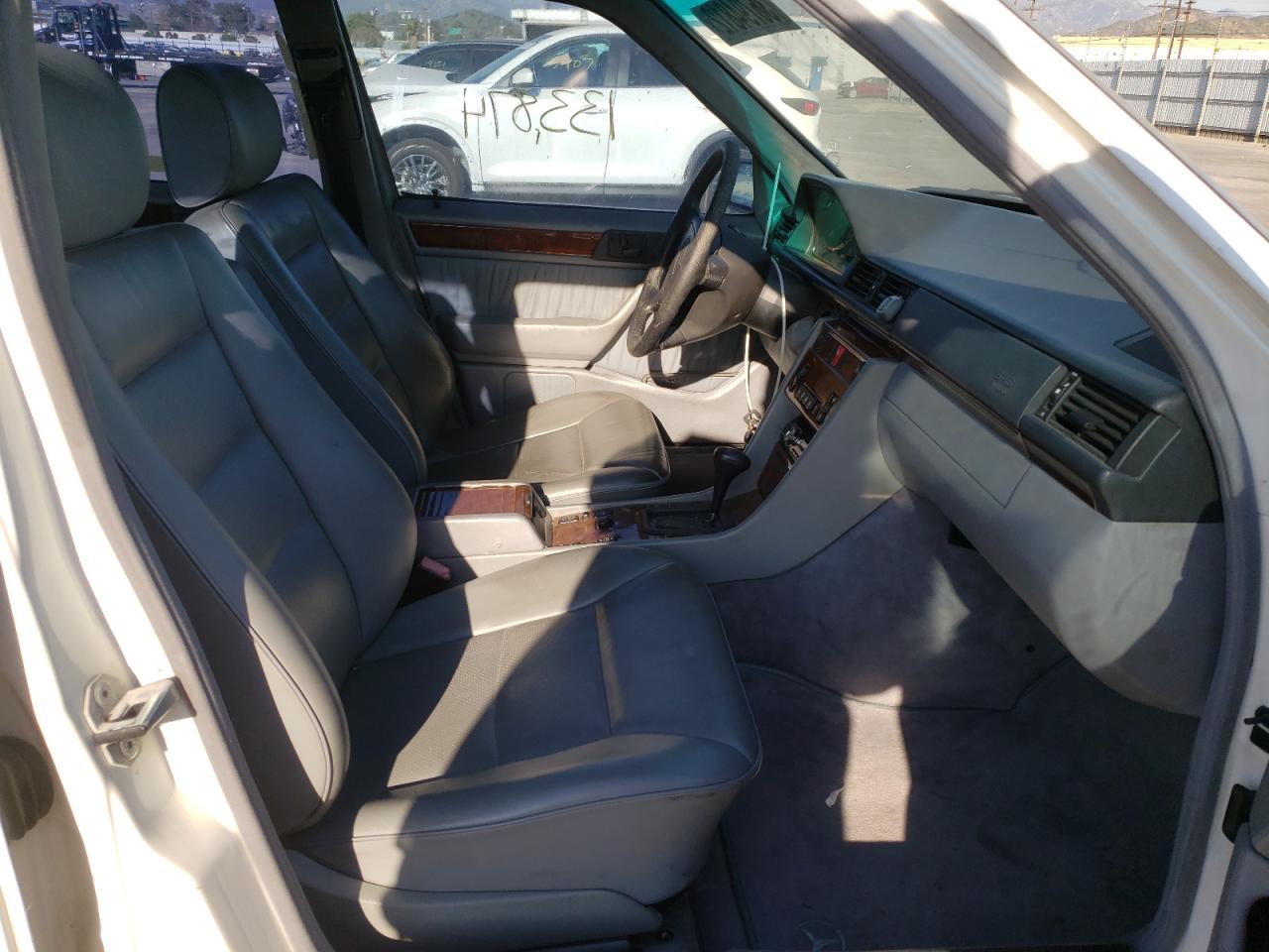 Photo 5 from auction – 1995 MERCEDES-BENZ E-CLASS with VIN WDBEB31E3SC080597