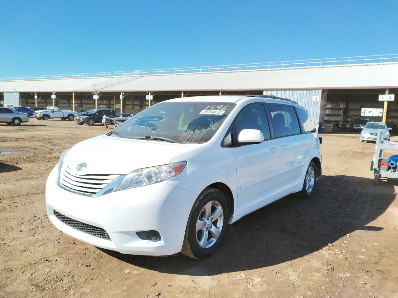 Photo 2 from auction – 2017 TOYOTA SIENNA LE with VIN 5TDKZ3DC7HS811596