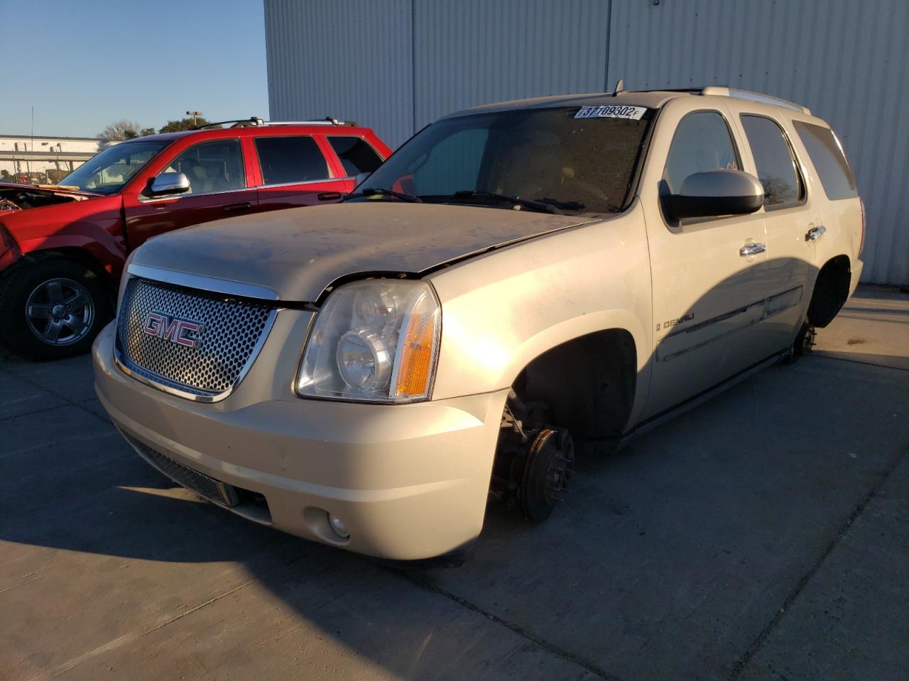 Photo 2 from auction – 2008 GMC YUKON DENA with VIN 1GKFK63868J128374