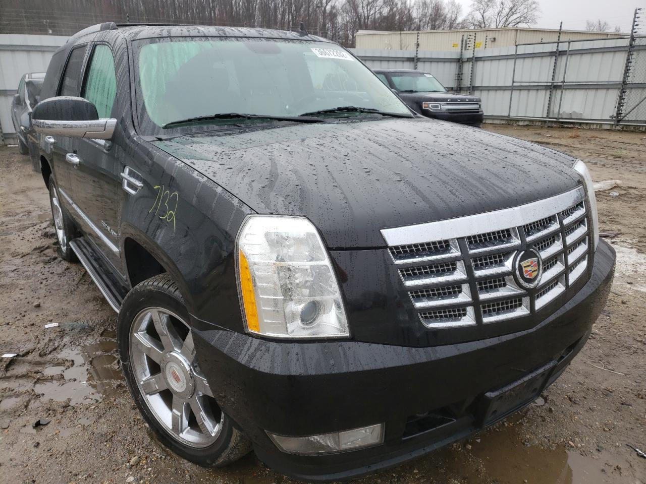 CADILLAC ESCALADE L 2013 with VIN 1GYS4BEF1DR205019 - Photo from auction