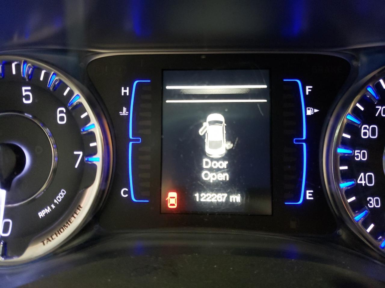 Photo 8 from auction – 2015 CHRYSLER 200 LIMITE with VIN 1C3CCCAB3FN637762