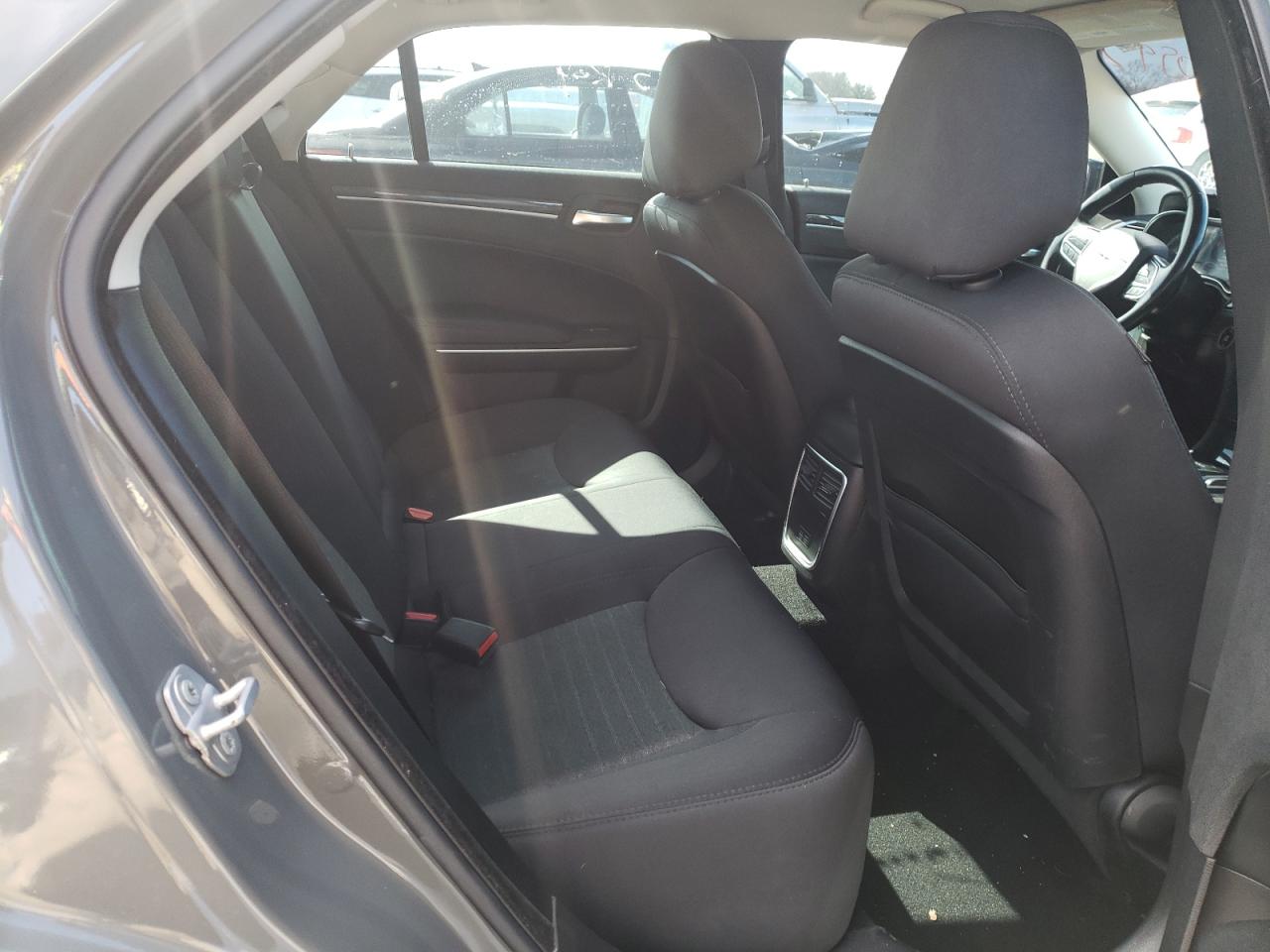 Photo 6 from auction – 2019 CHRYSLER 300 TOURIN with VIN 2C3CCAAG9KH612156