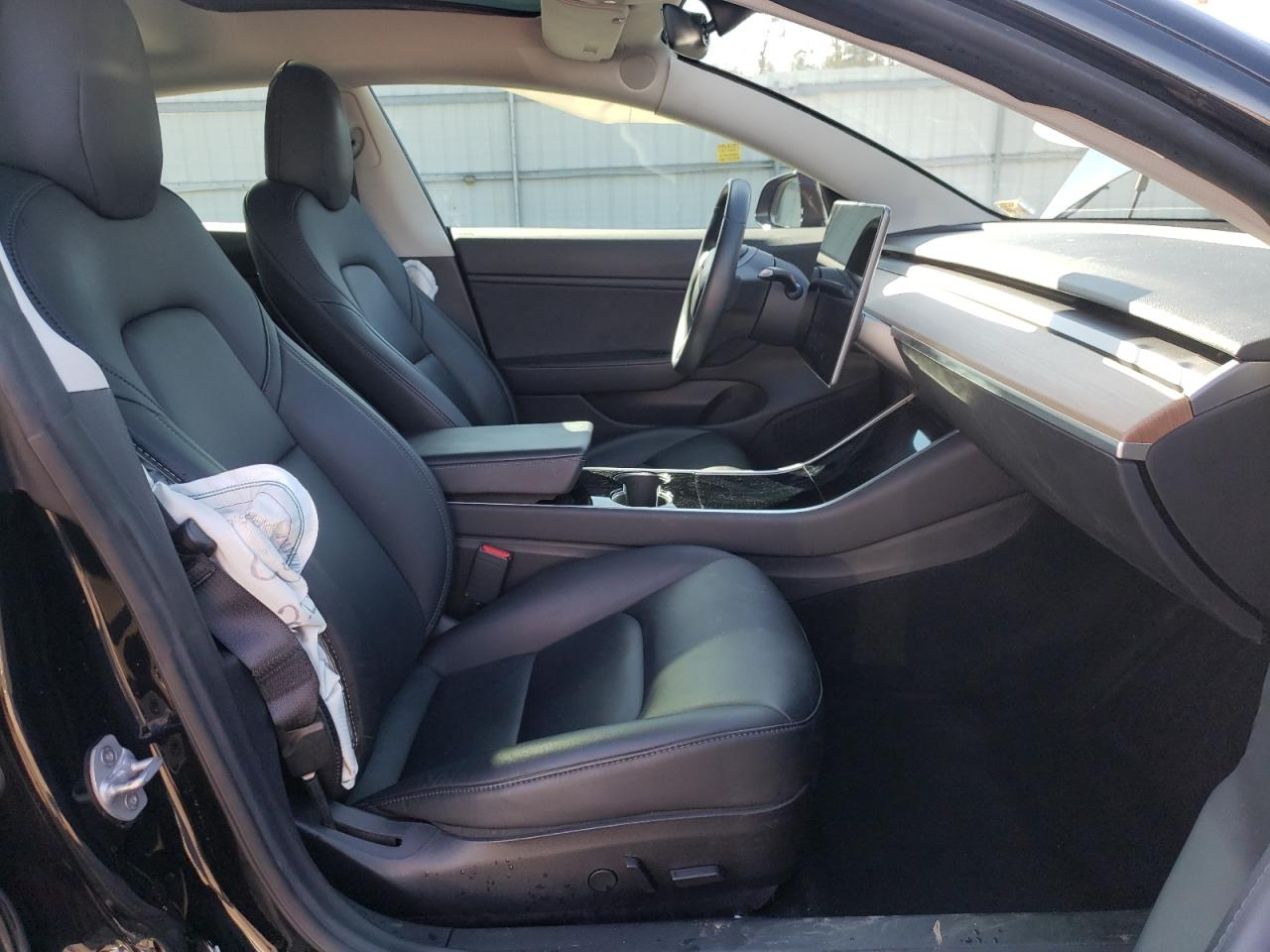 Photo 5 from auction – 2019 TESLA MODEL 3 with VIN 5YJ3E1EB4KF193420
