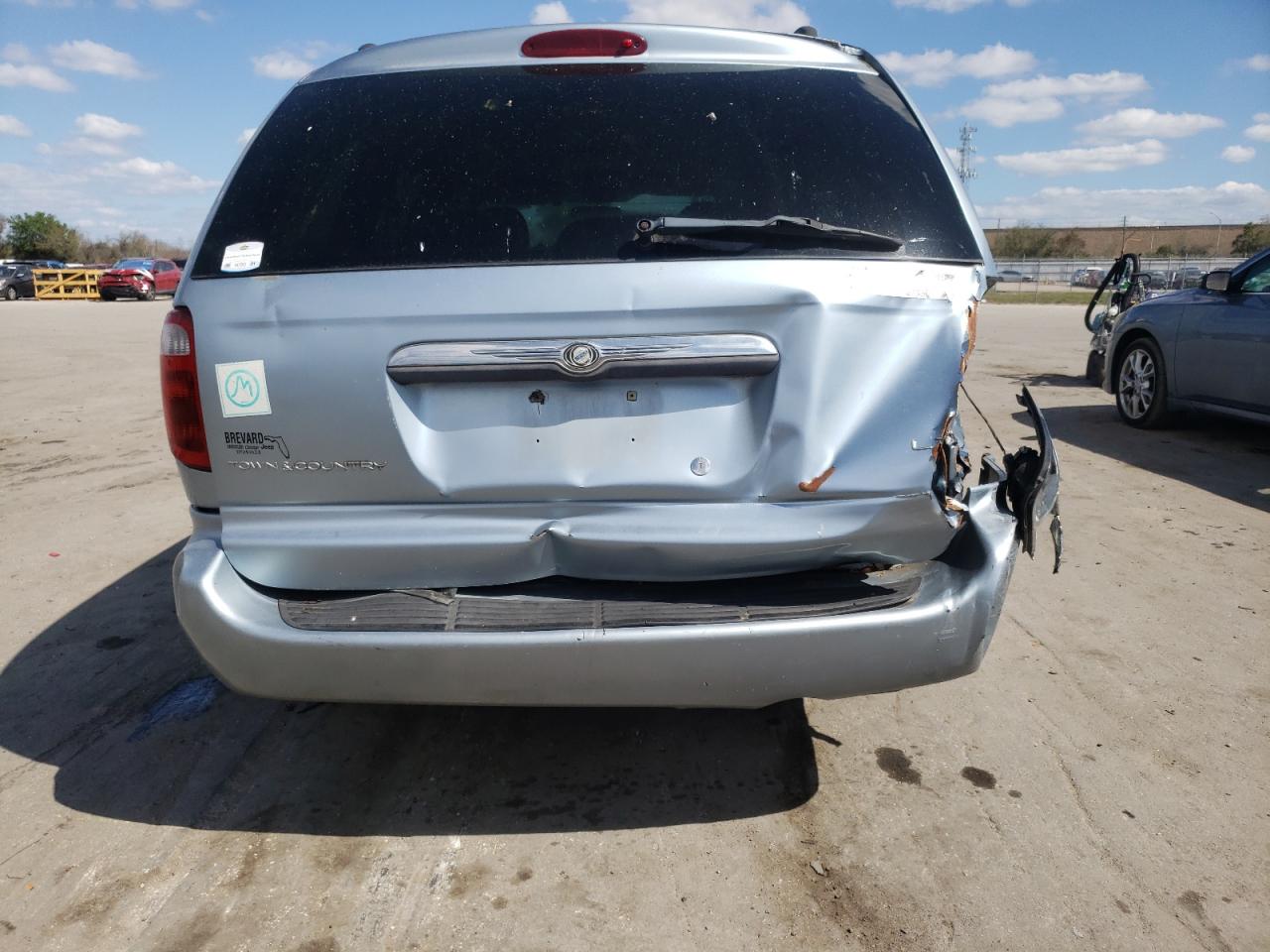 Photo 9 from auction – 2003 CHRYSLER TOWN & COU with VIN 2C4GP44383R353117