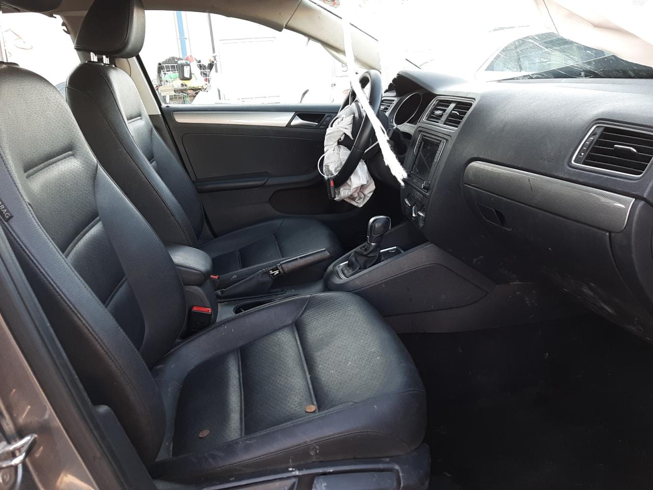 Photo 5 from auction – 2017 VOLKSWAGEN JETTA SE with VIN 3VWDB7AJ9HM270426