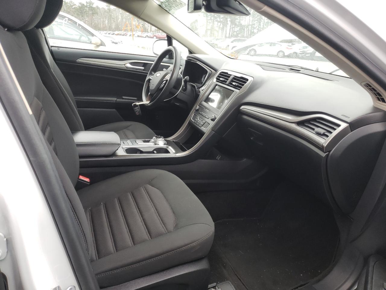 Photo 5 from auction – 2019 FORD FUSION SE with VIN 3FA6P0LU4KR105427