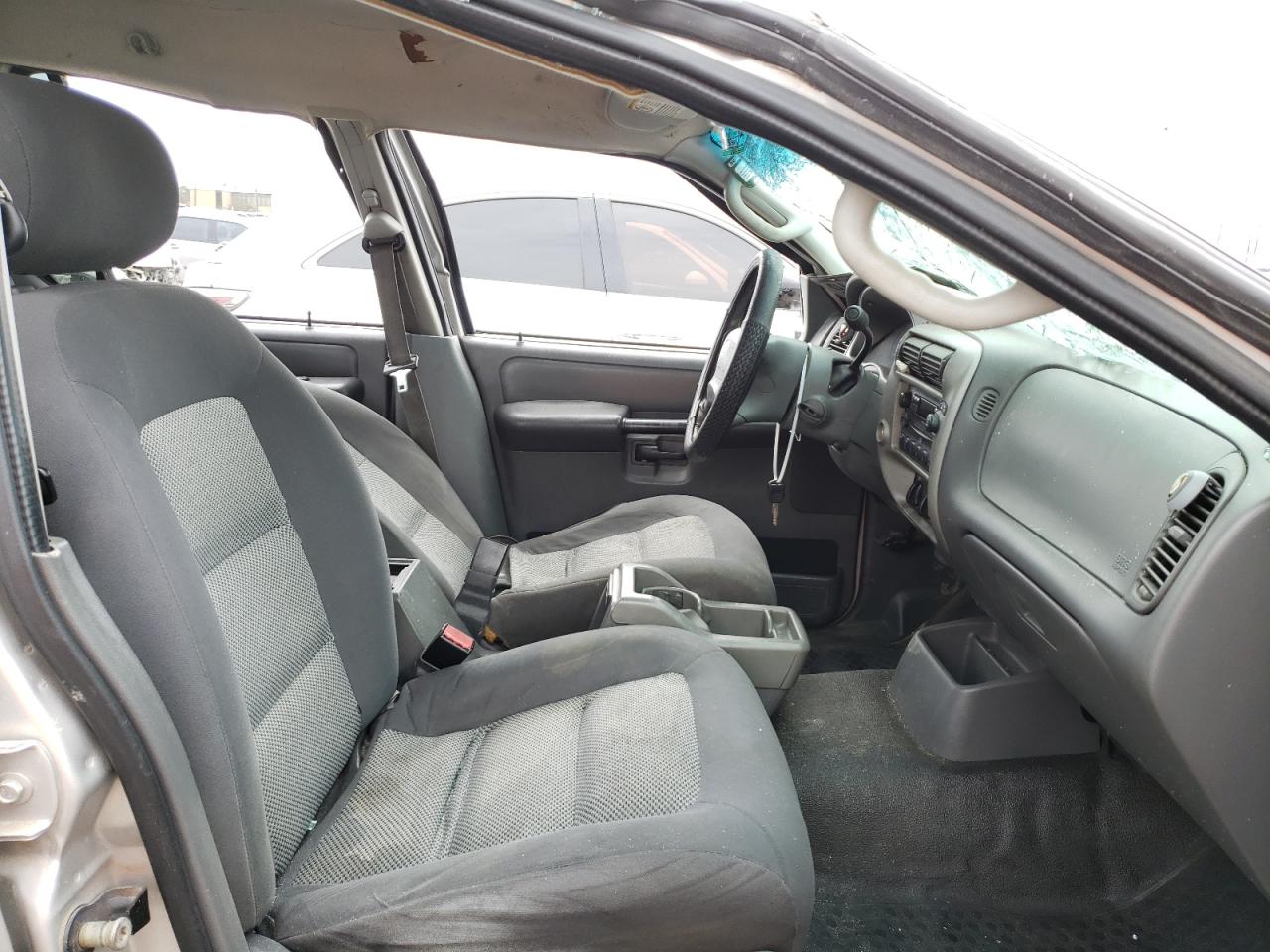 Photo 5 from auction – 2004 FORD EXPLORER S with VIN 1FMZU67K84UA83614