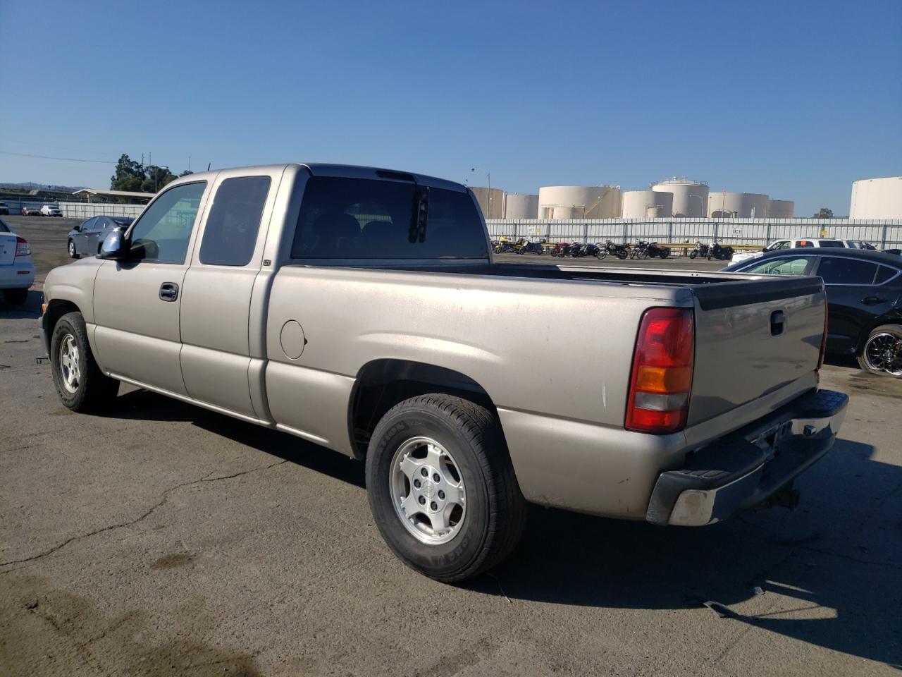 Photo 3 from auction – 2001 CHEVROLET SILVERADO with VIN 2GCEC19TX11379188