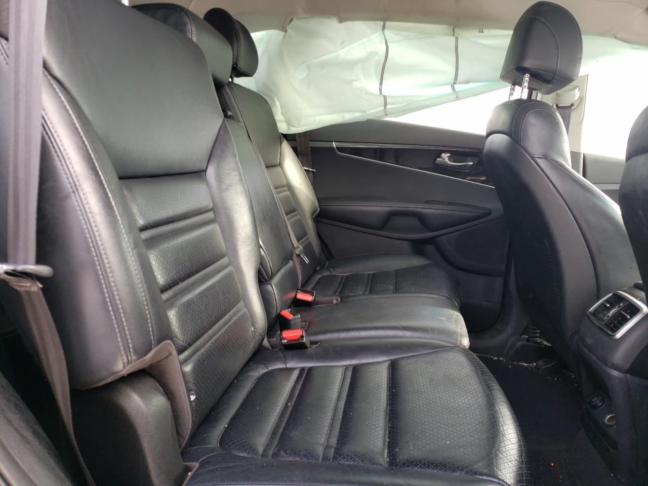Photo 6 from auction – 2017 KIA SORENTO LX with VIN 5XYPGDA33HG326715