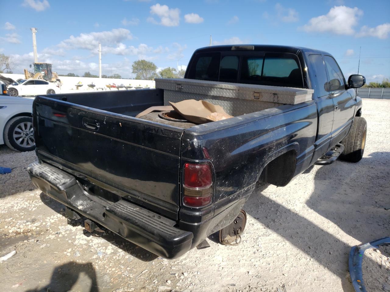 Photo 4 from auction – 1998 DODGE RAM 1500 with VIN 3B7HF12Y2WM291519