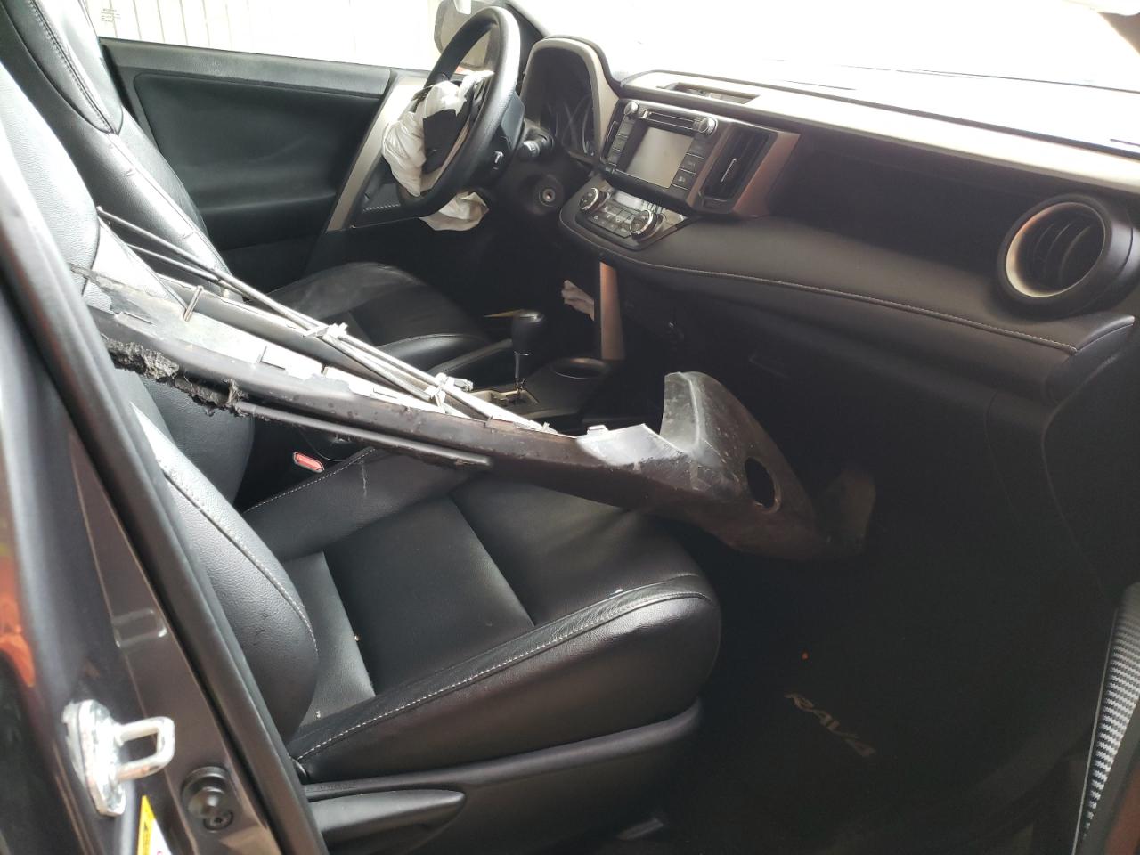 Photo 5 from auction – 2014 TOYOTA RAV4 XLE with VIN 2T3WFREV6EW091585