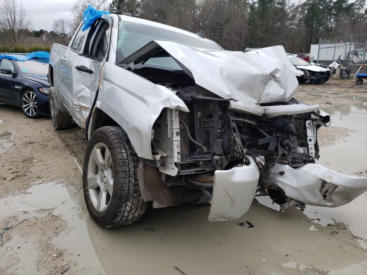 CHEVROLET SILVERADO 2018 with VIN 3GCUKREC6JG161288 - Photo from auction
