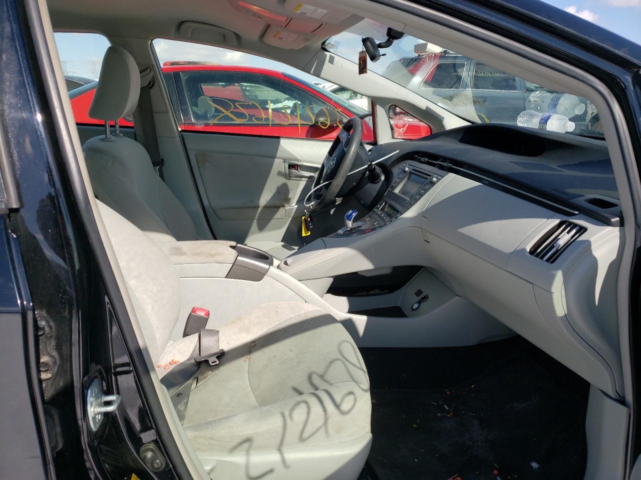 Photo 5 from auction – 2013 TOYOTA PRIUS with VIN JTDKN3DU6D5702552