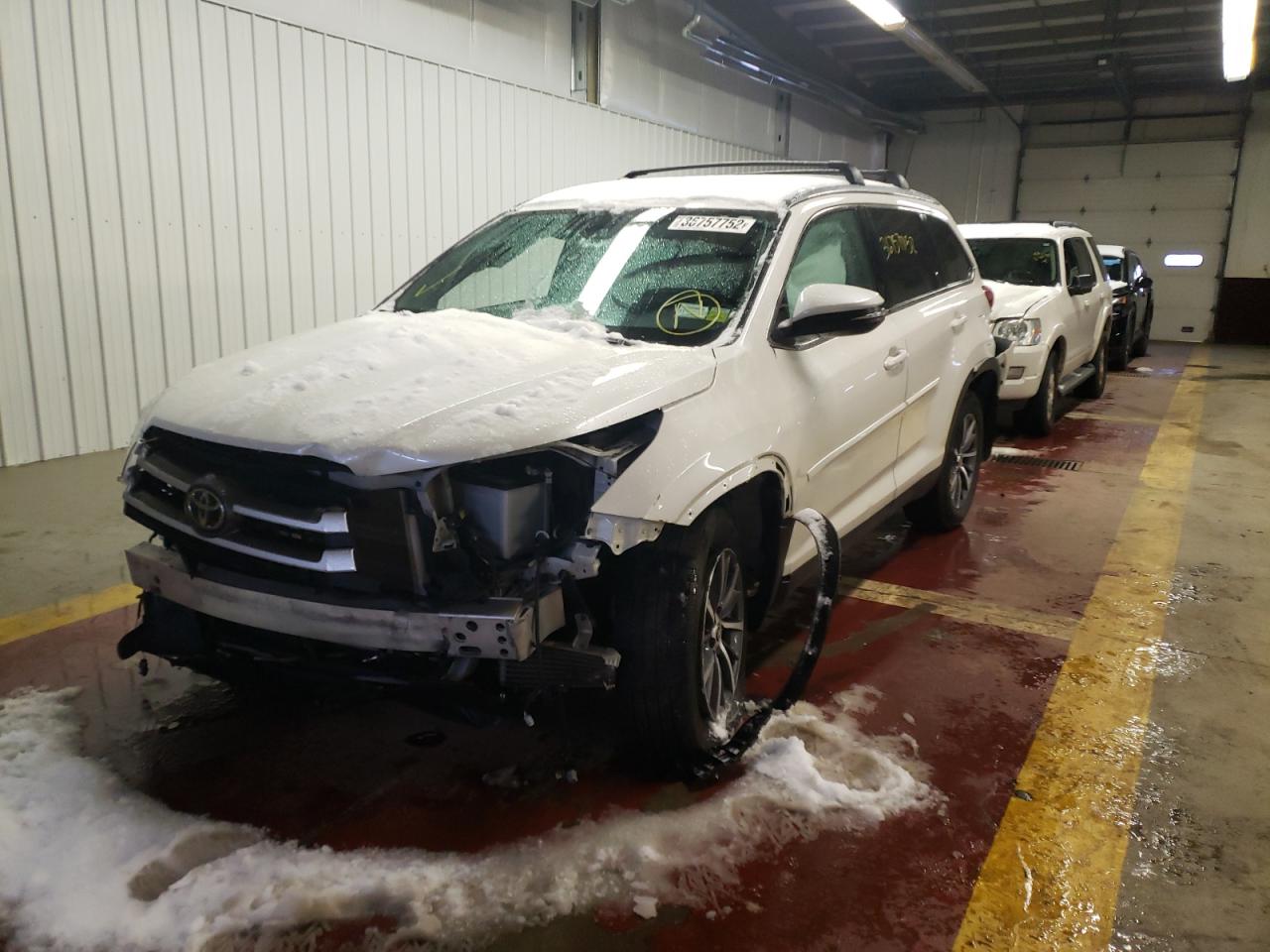 Photo 2 from auction – 2019 TOYOTA HIGHLANDER with VIN 5TDJZRFH2KS626287