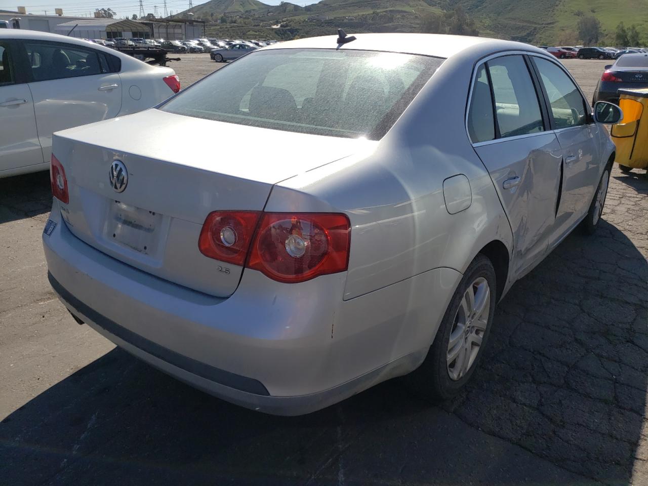 Photo 4 from auction – 2007 VOLKSWAGEN JETTA 2.5 with VIN 3VWSF71K97M050156