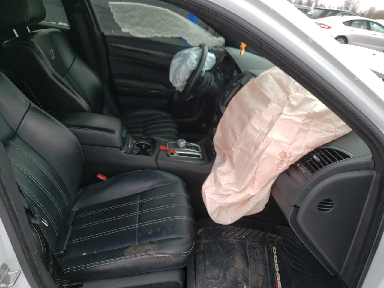 Photo 5 from auction – 2016 CHRYSLER 300 S with VIN 2C3CCAGG7GH162117