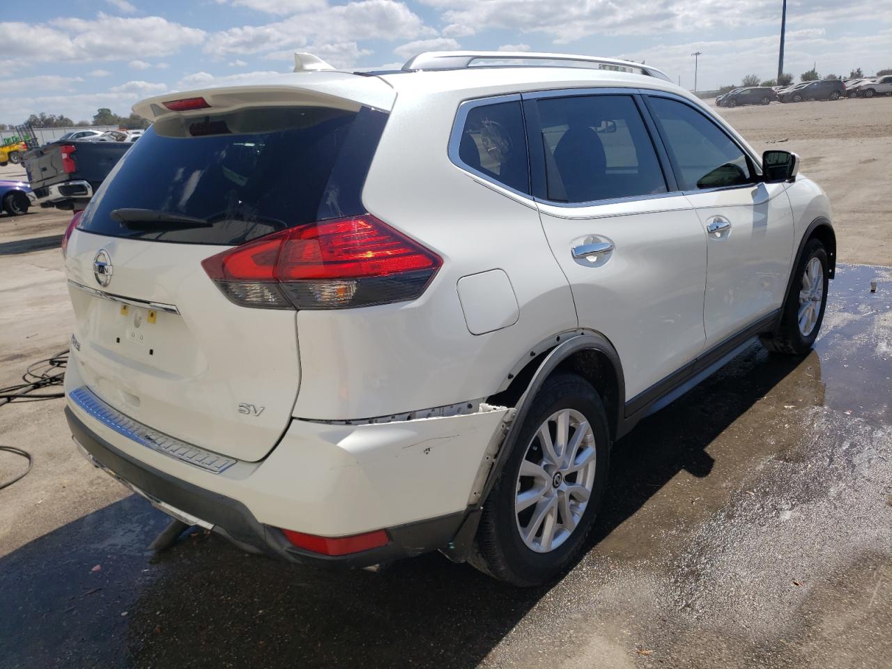 Photo 4 from auction – 2017 NISSAN ROGUE S with VIN KNMAT2MT9HP555964