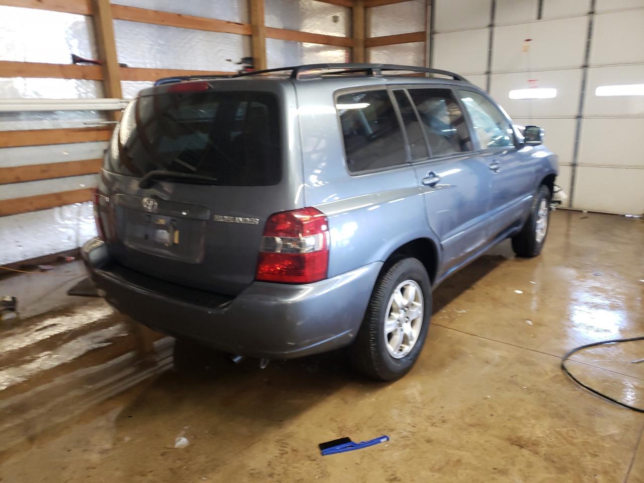 Photo 4 from auction – 2005 TOYOTA HIGHLANDER with VIN JTEGD21A850130262
