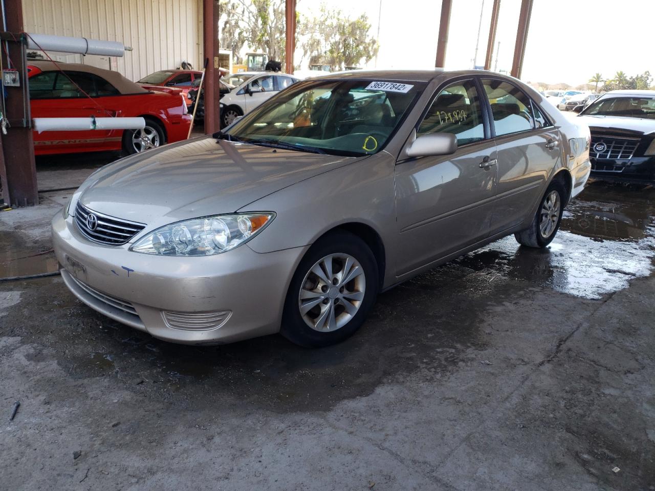 Photo 2 from auction – 2005 TOYOTA CAMRY LE with VIN 4T1BF32K85U100947