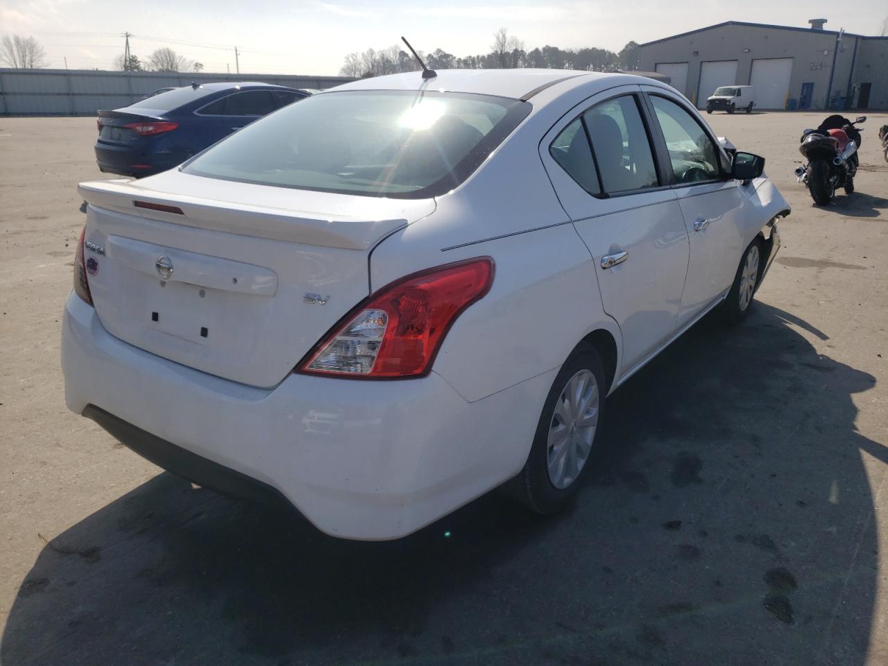 Zdjęcie 4 z aukcji – 2017 NISSAN VERSA S z VIN 3N1CN7AP1HK453442