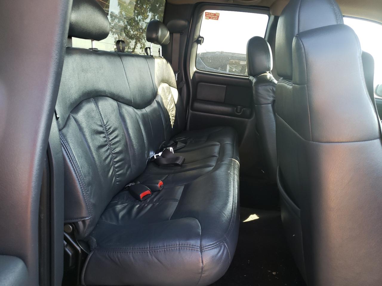 Photo 6 from auction – 2001 CHEVROLET SILVERADO with VIN 2GCEC19TX11379188