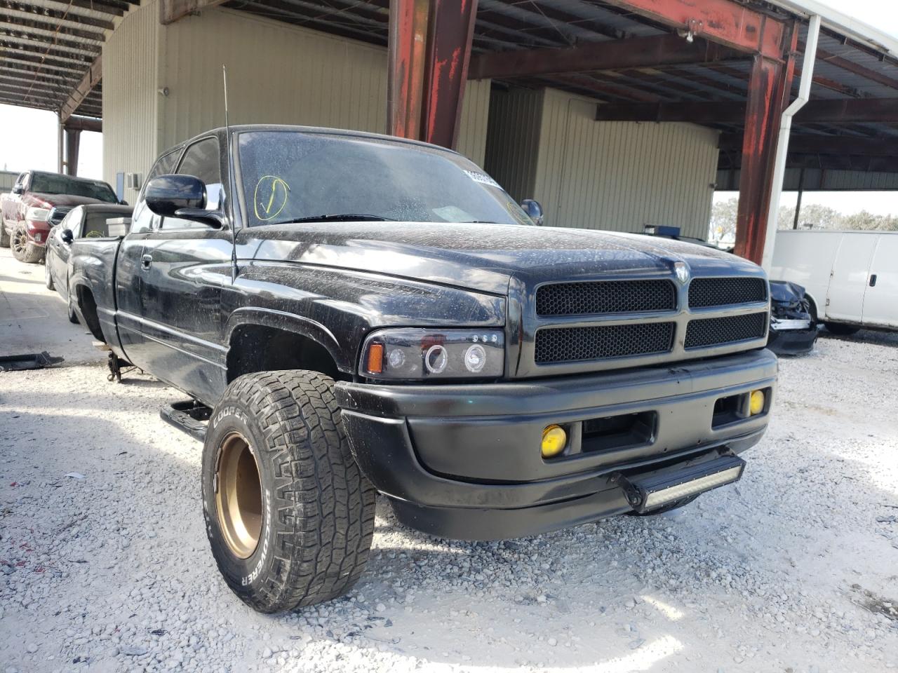 Photo 1 from auction – 1998 DODGE RAM 1500 with VIN 3B7HF12Y2WM291519