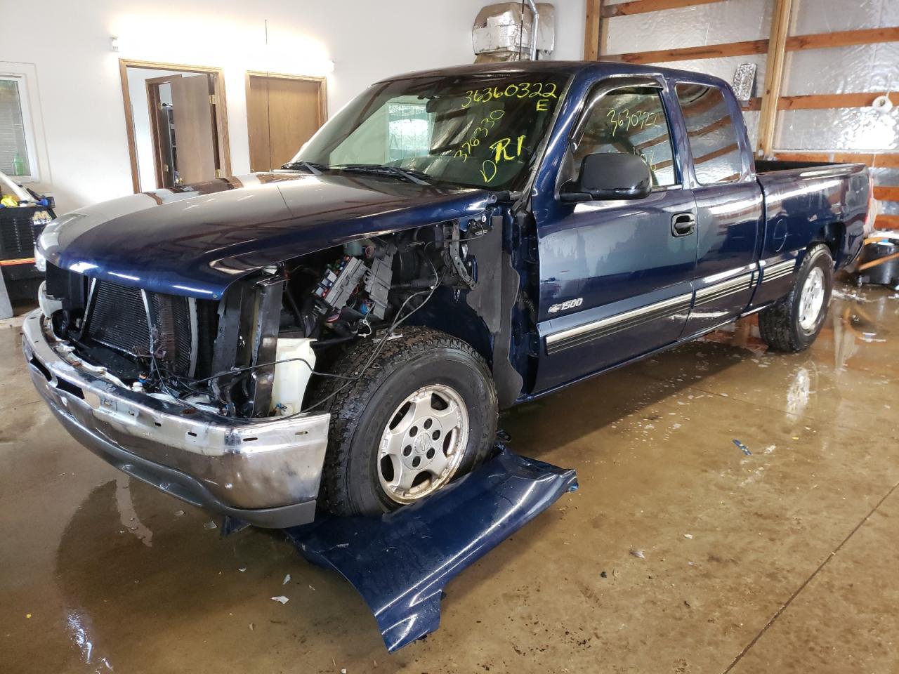Photo 2 from auction – 2002 CHEVROLET SILVERADO with VIN 2GCEC19W021376330