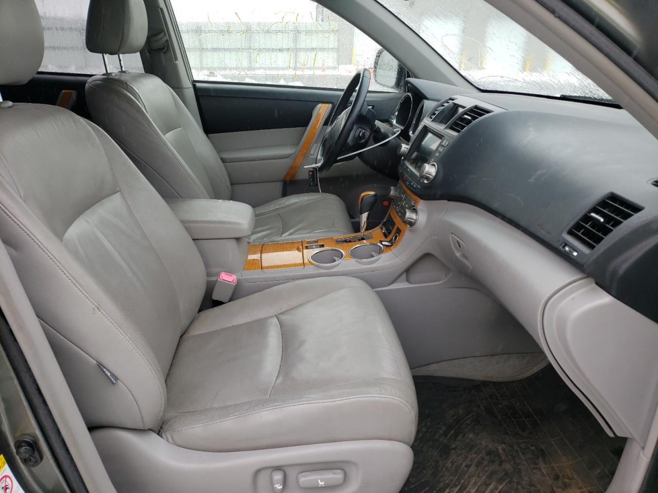 Photo 5 from auction – 2010 TOYOTA HIGHLANDER with VIN JTEJW3EH2A2041329