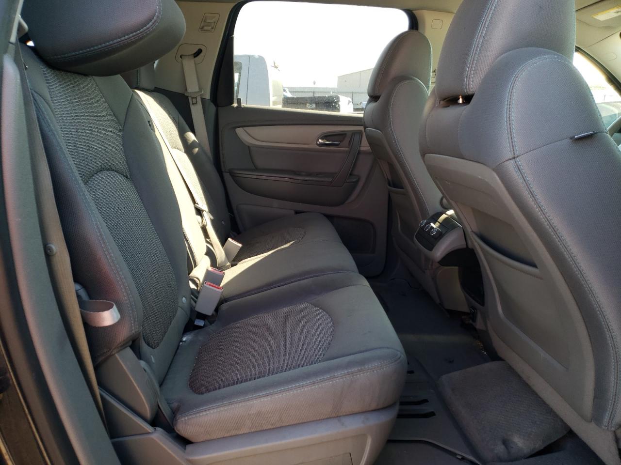 Photo 6 from auction – 2016 CHEVROLET TRAVERSE L with VIN 1GNKRFED5GJ319757