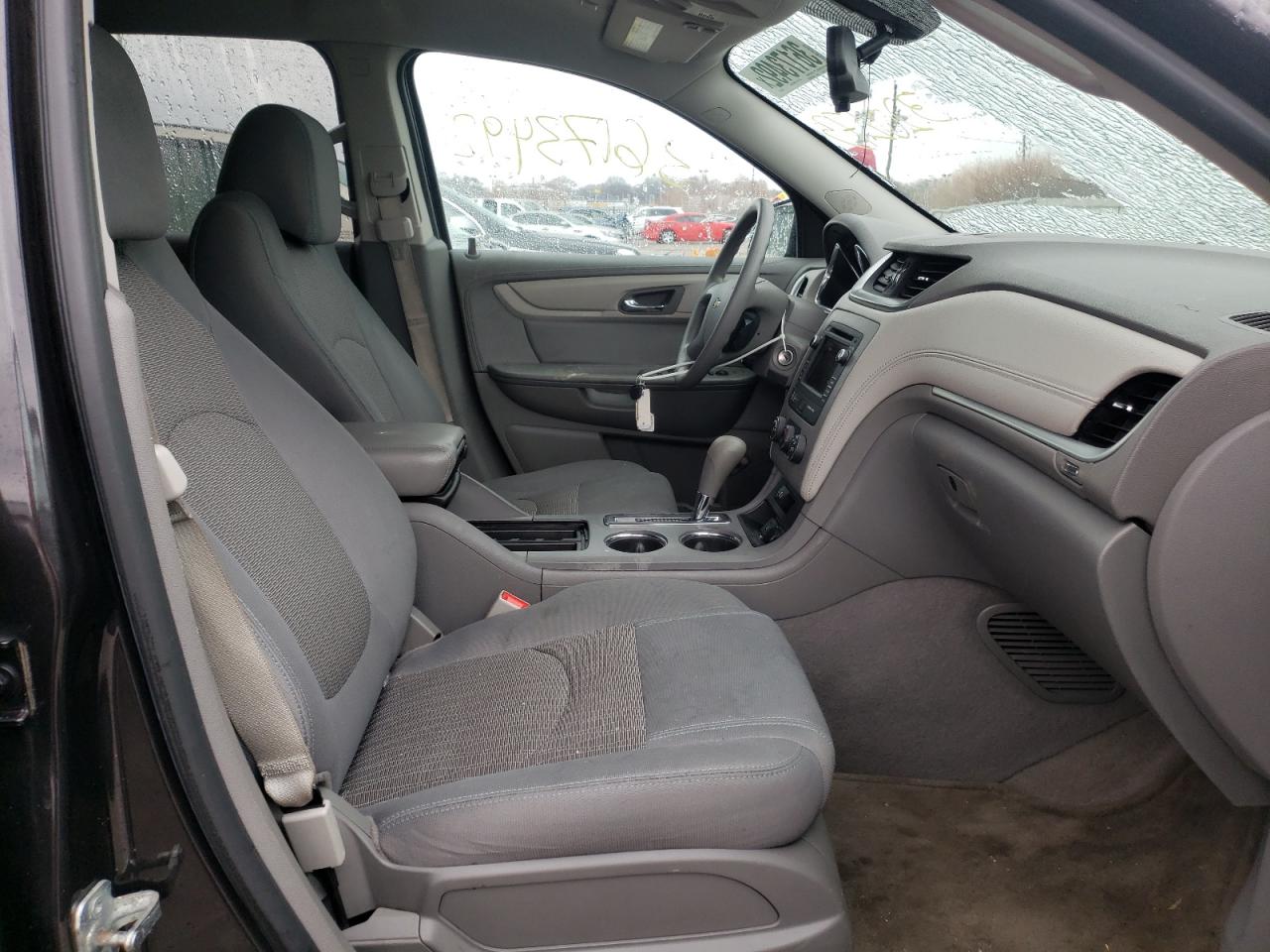 Photo 5 from auction – 2017 CHEVROLET TRAVERSE L with VIN 1GNKVFED3HJ320273