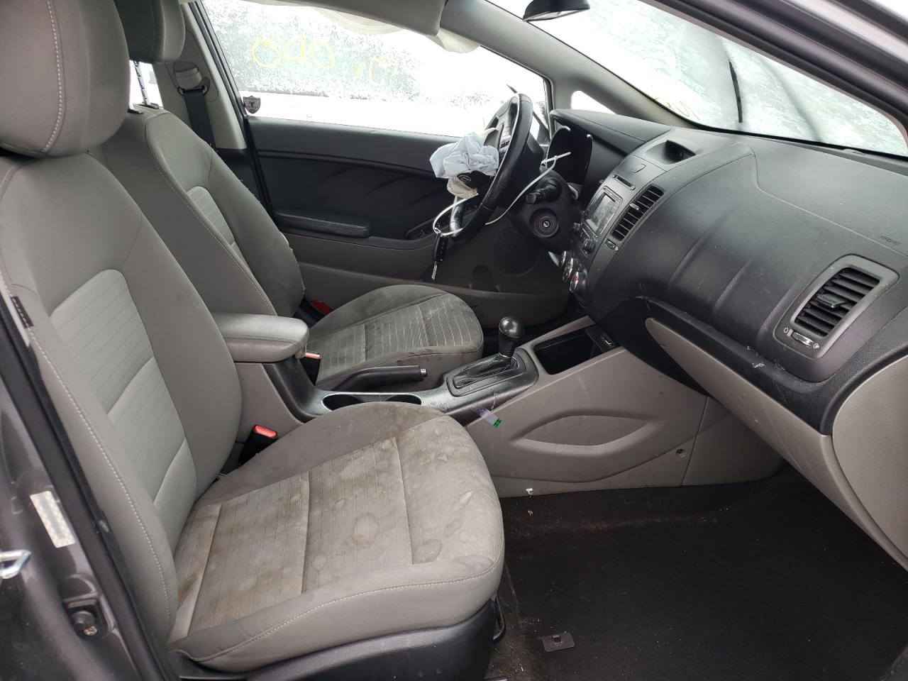 Photo 5 from auction – 2015 KIA FORTE EX with VIN KNAFX5A87F5270987